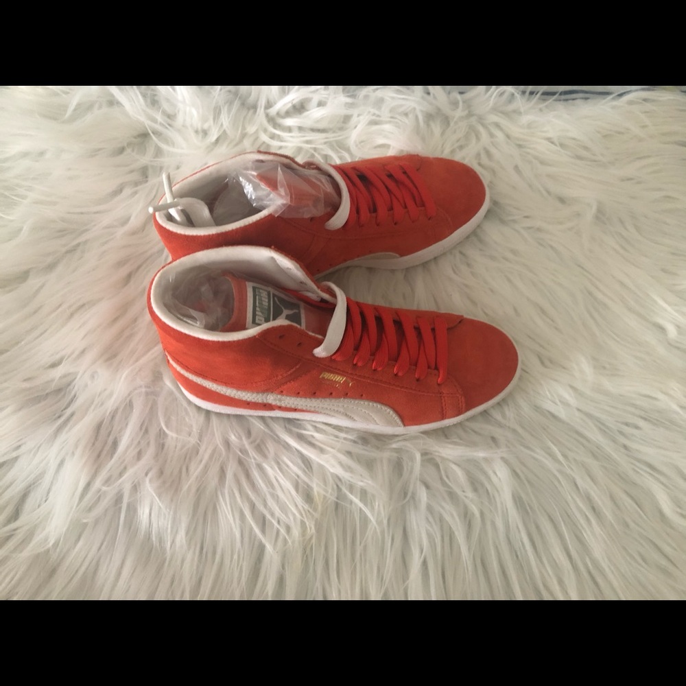 Brand new pumas boys size 5